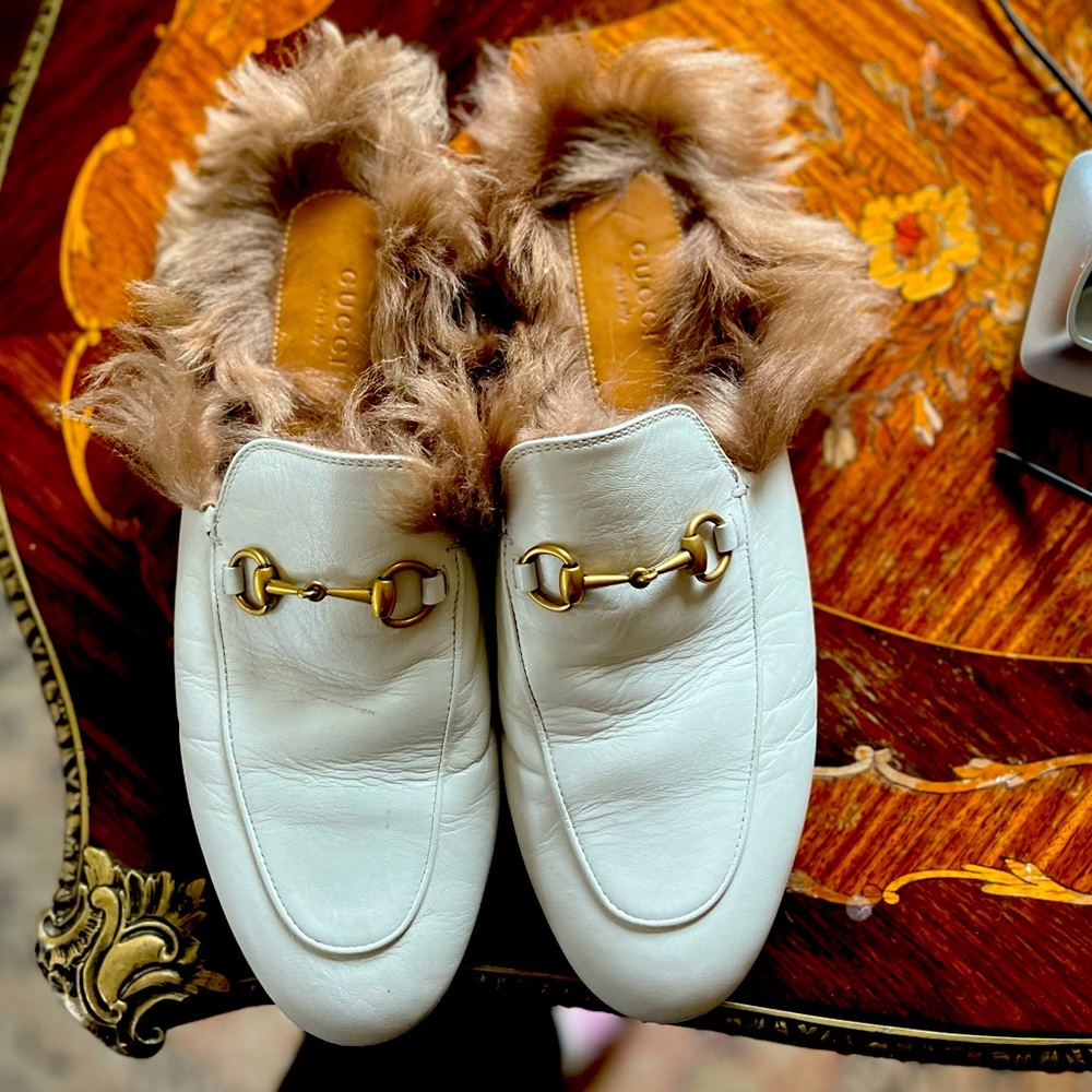 Classic white Gucci fur mules